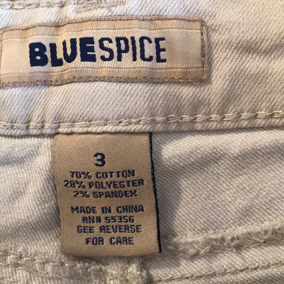 Tan high waisted 3 button short shorts - Picture 4 of 4